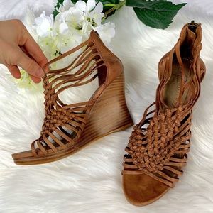 b. makowsky I Beautifully woven Brown/Tan Wedges